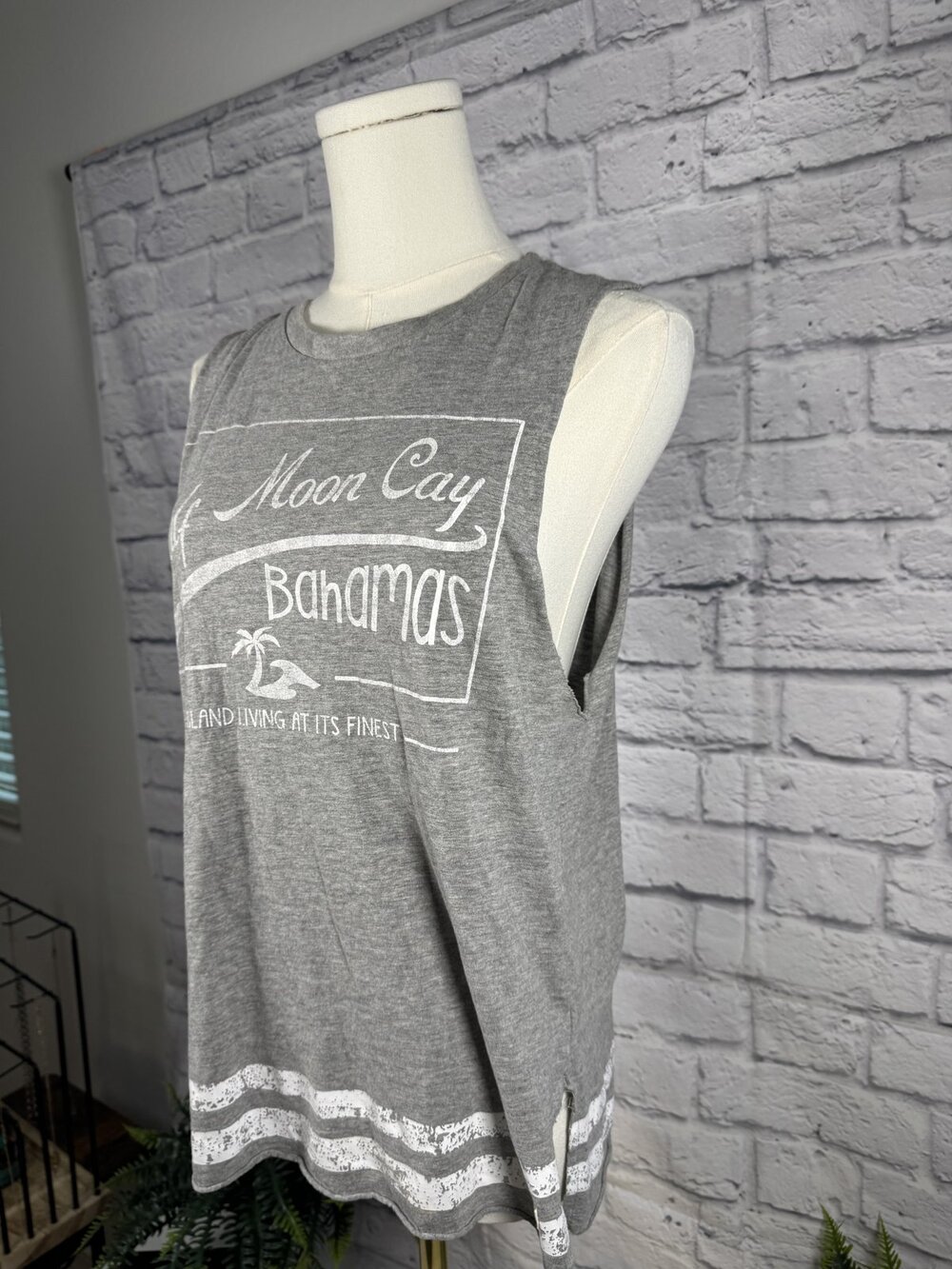 Half Moon Cay Bahamas Gray Muscle Tank M Distressed Stripe Hem Vacation Tee
